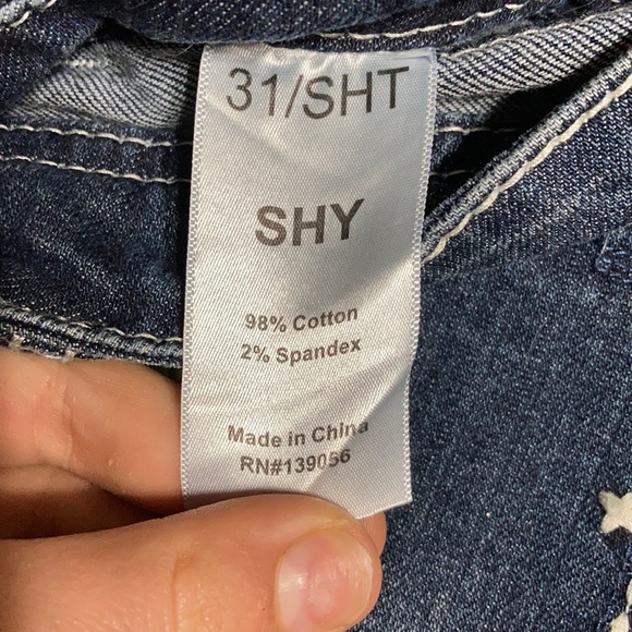 Shyanne short skinny jeans. - Picture 3 of 4